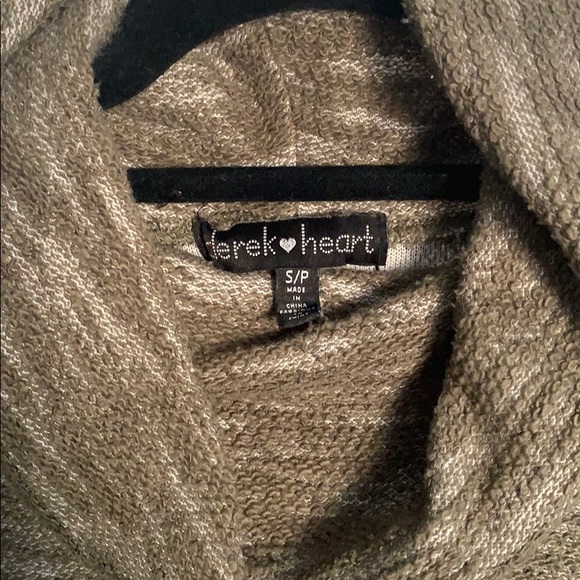 Green Cowlneck Sweater! - Picture 3 of 3